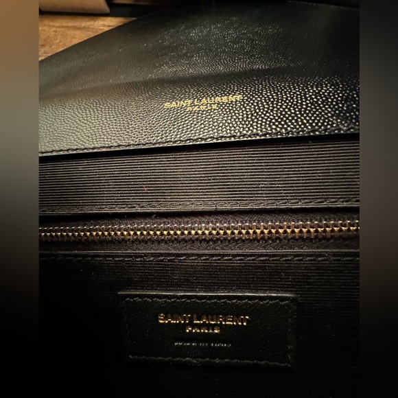 YSL shoulder bag in chevron/ diamond-quilted black leather. Gold Hardware - Picture 9 of 14